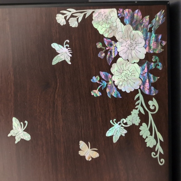 VGT,Wooden Lacquered Box With Mother of Pearl Inlay. - Picture 2 of 10